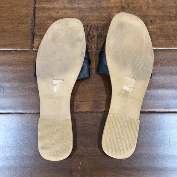 ASOS DESIGN favoured leather flat sandals - Picture 2 of 2